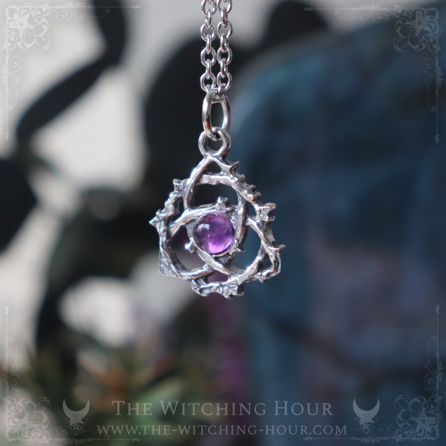 Celtic triquetra pendant with améthyst