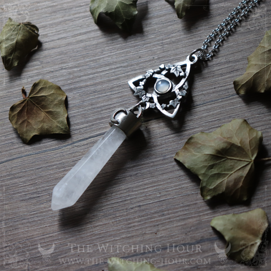 Collier pendule triquetra en pierre de lune et quartz