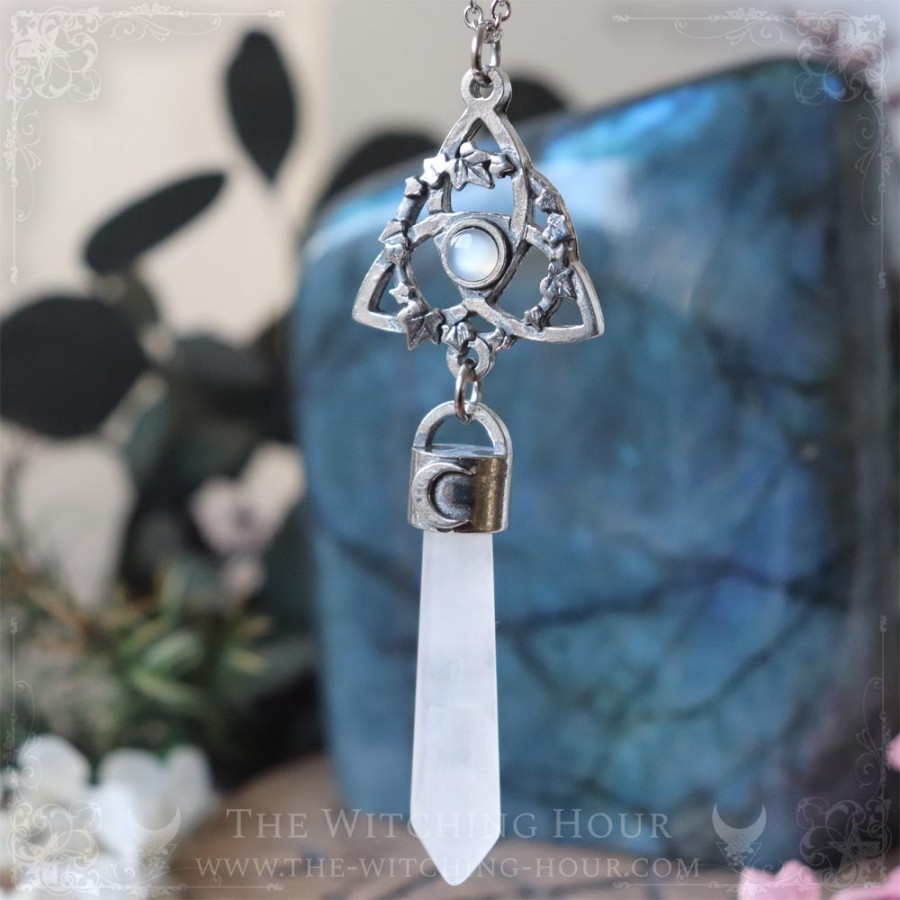 Collier pendule triquetra en pierre de lune blanche et quartz, bijou celtique artisanal