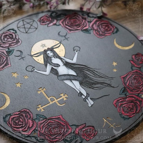 Ornement d'autel Lilith, orné de roses et de son sigil, peint à la main