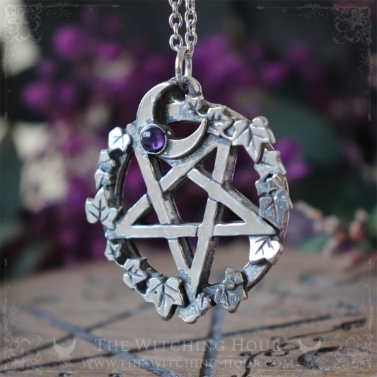 Pendentif pentacle inversé entouré de feuilles de lierres et orné d'une améthyste, collier gothique occulte