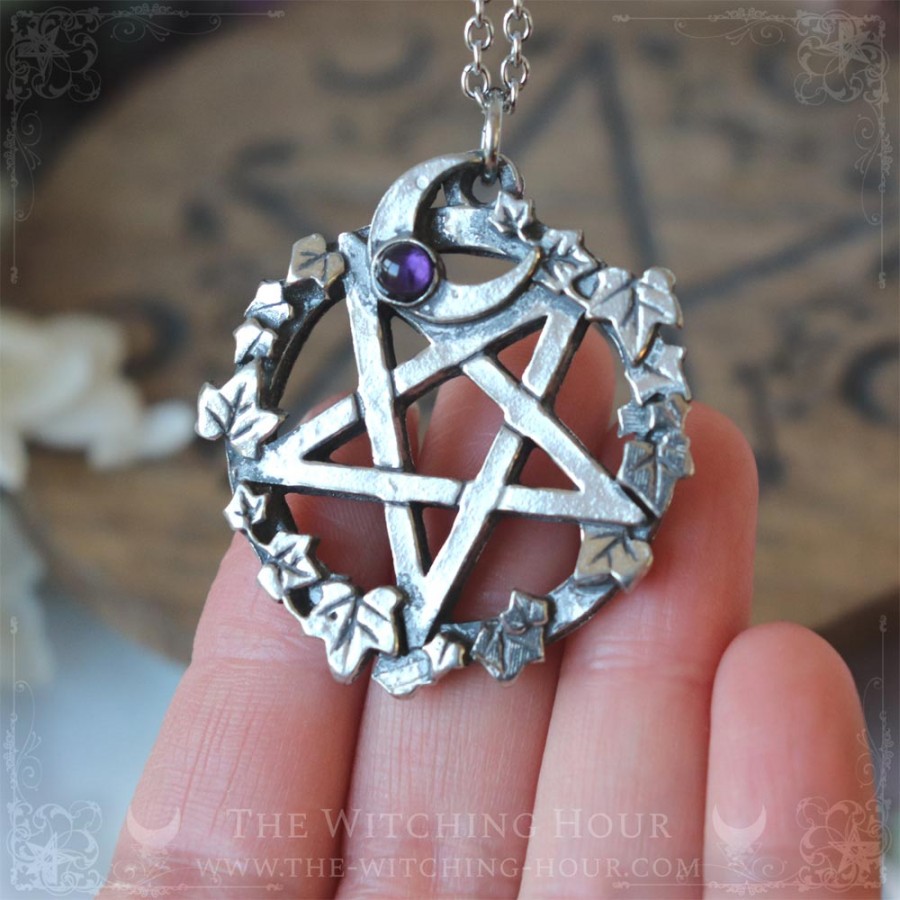 Pendentif pentacle inversé entouré de feuilles de lierres et orné d'une améthyste, collier gothique occulte