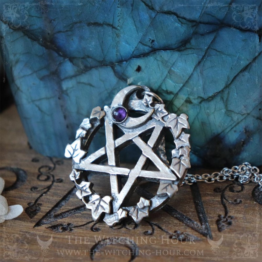 Pendentif pentacle inversé entouré de feuilles de lierres et orné d'une améthyste, collier gothique occulte