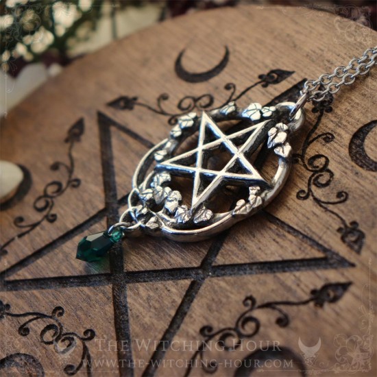 Pendentif pentacle elfique entouré de feuilles de lierre, bijou païen et ésotérique