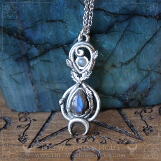 Pendentif symbole de l'infini elfique orné de feuilles de chêne et d'une labradorite