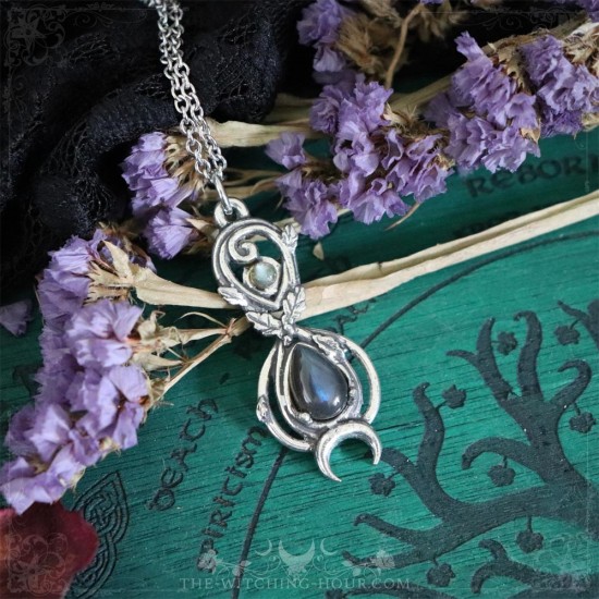 Elven infinity symbol pendant adorned with oak leaves and a labradorite