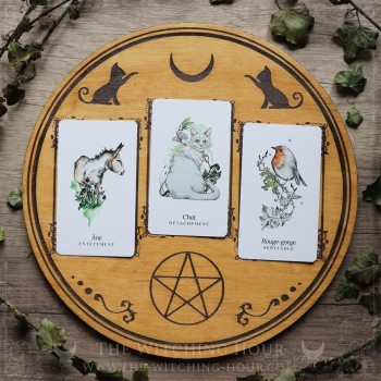 Tarot spread board with cats