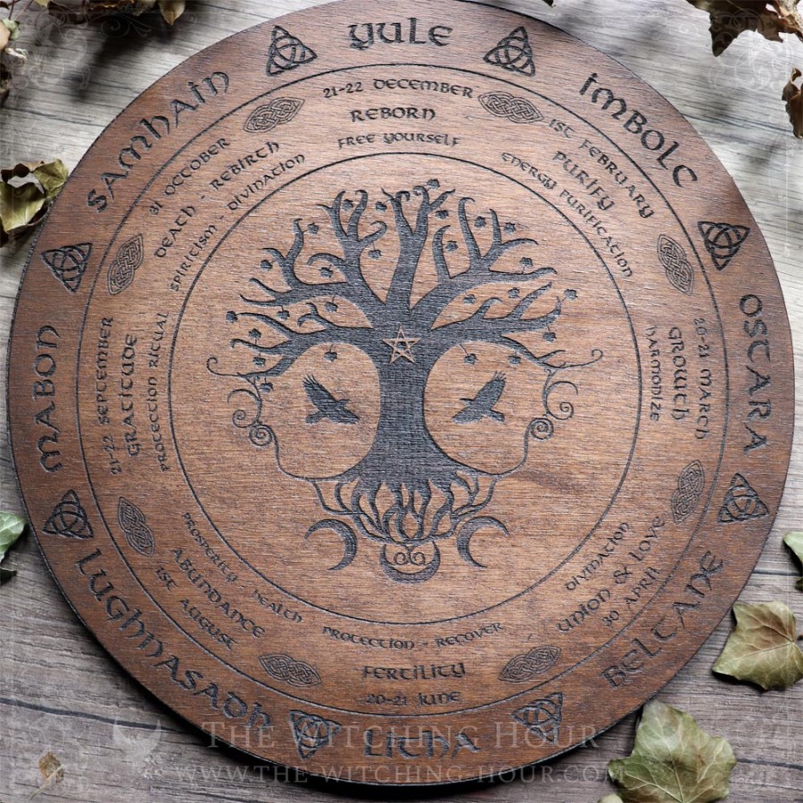 Roue de l'année arbre de vie Yggdrasil avec les noms des sabbats, en bois couleur chêne