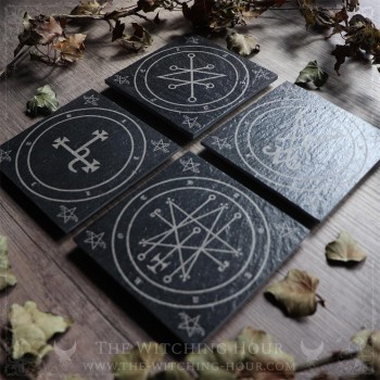 Dessous de verre en ardoise avec sigils de Lilith, Lucifer, Astaroth et Azazel